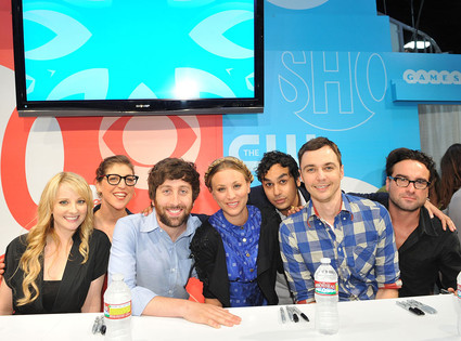Melissa Rauch, Mayim Bialik, Simon Helberg, Kaley Couco, Kunal Nayyar, Jim Parsons, Johnny Galecki, THE BIG BANG THEORY, Comic-Con Melissa Rauch, Mayim Bialik, Simon Helberg, Kaley Couco, Kunal Nayyar, Jim Parsons, Johnny Galecki, THE BIG BANG THEORY, Comic-Con